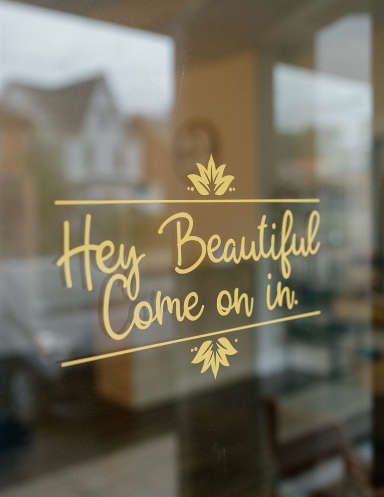 “Hey Beautiful, come on in” on the salon door